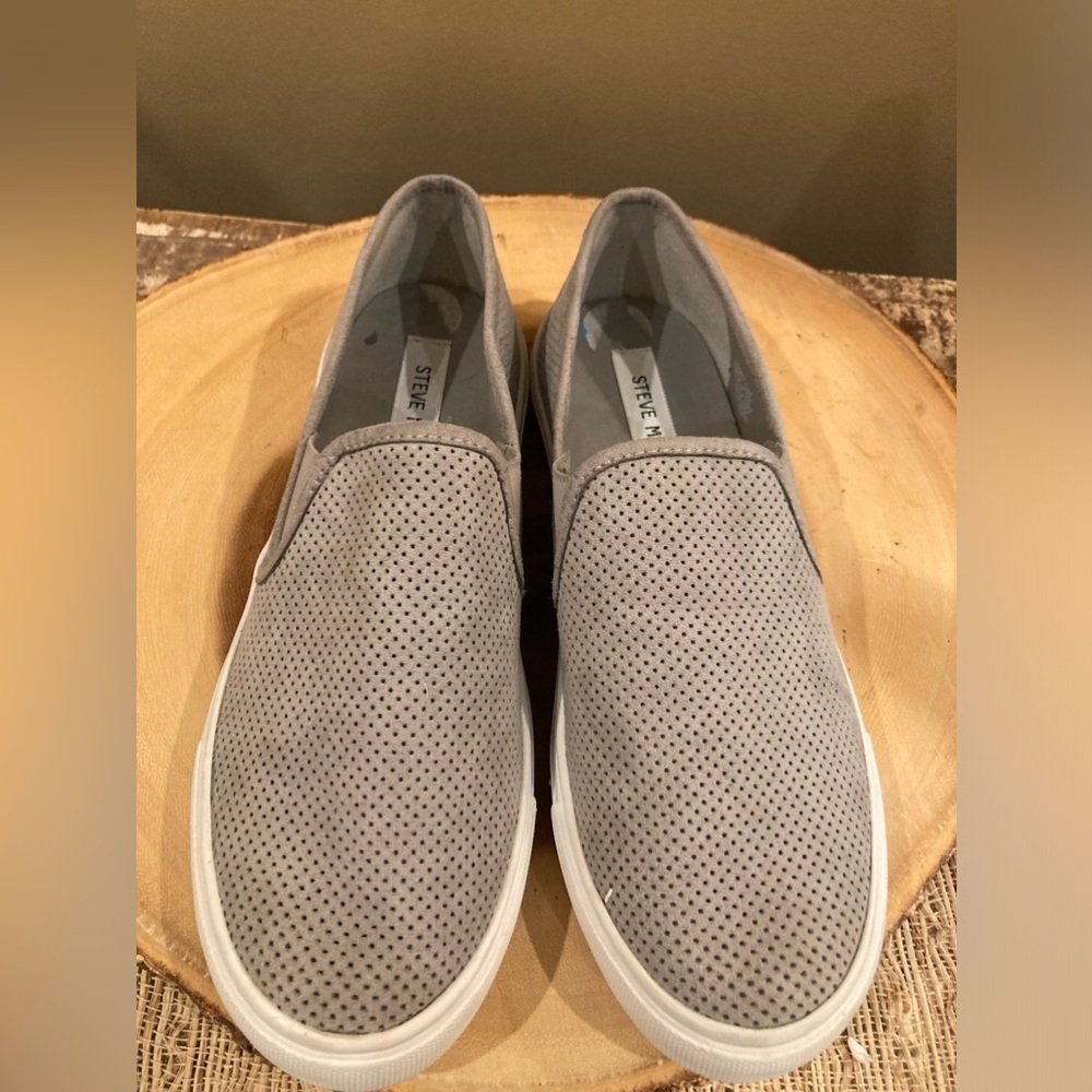 Steve Madden Women’s Zarayy Slip On Sneakers Shoes Gray White Low Top Size 7.5